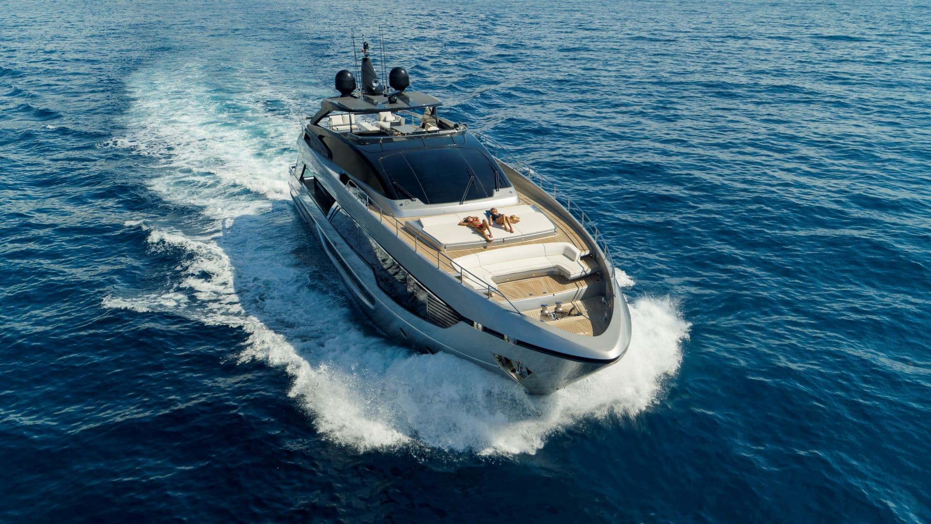 Riva 102 Corsaro Super flybridge yacht