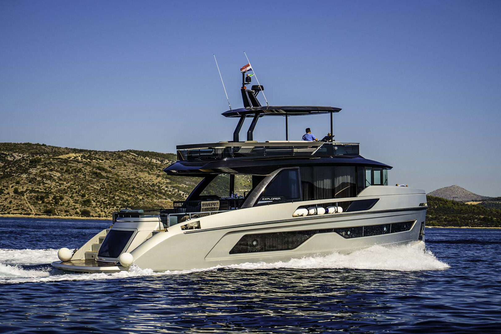 Luxury yacht Niko cruising