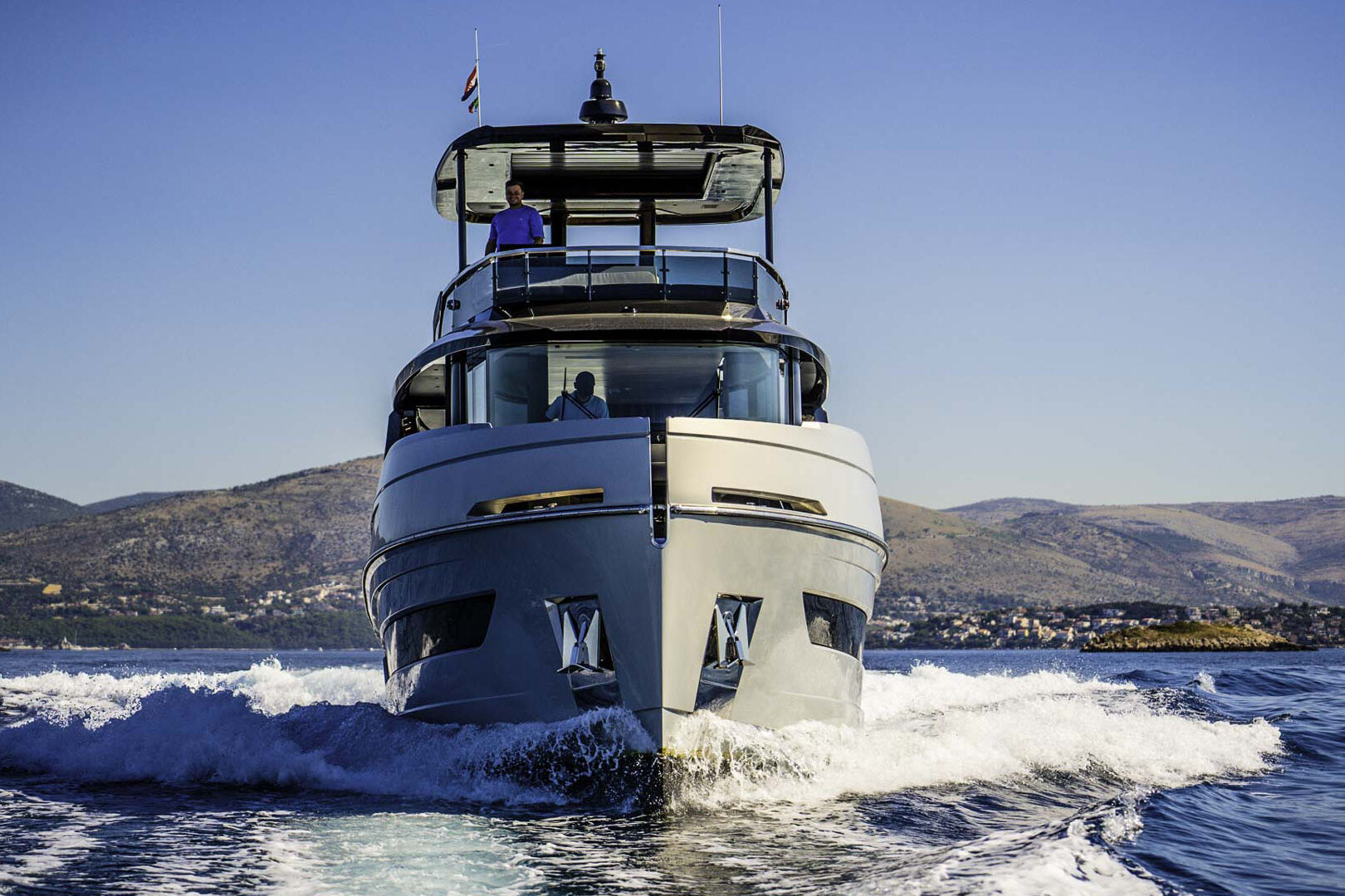 Luxury yacht Niko front cruising