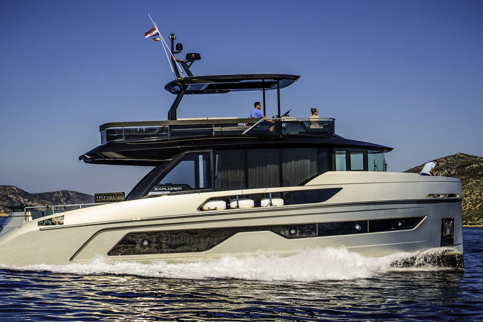 Luxury yacht Niko side cruising