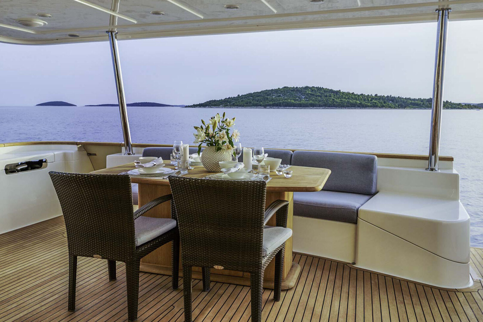 Luxury yacht Friend's boat aft dining area