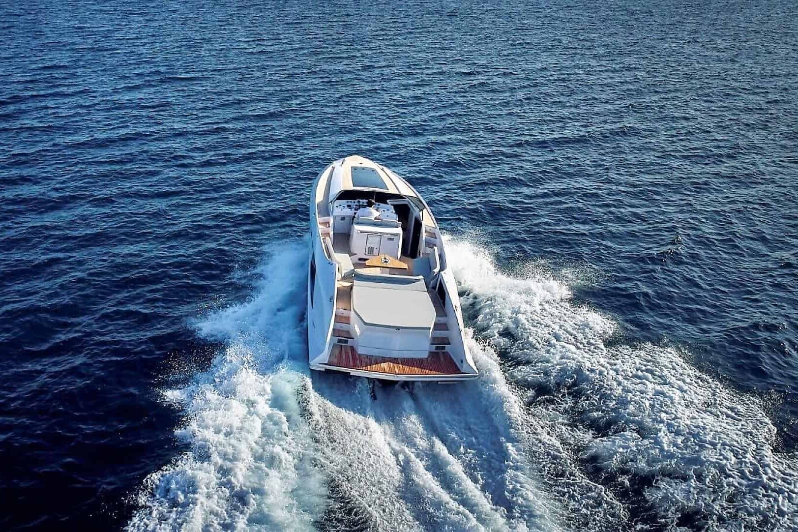 Frauscher 1414 Demon cruising