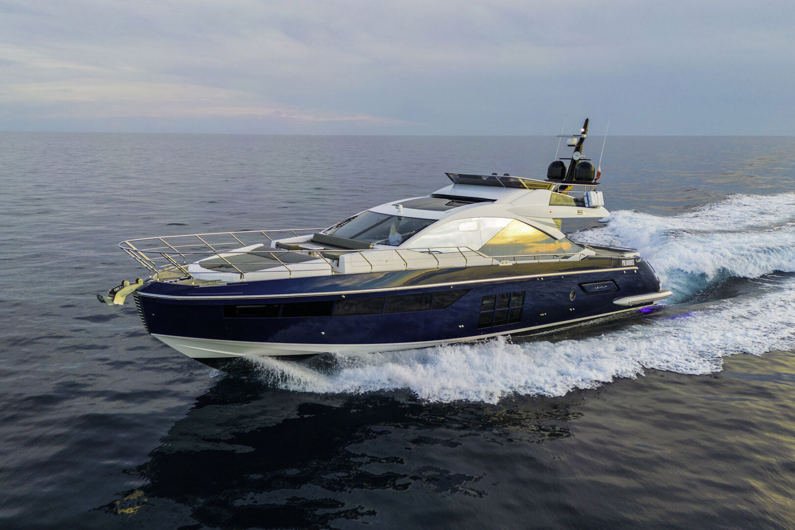 Luxury yacht Azimut S7 port side running