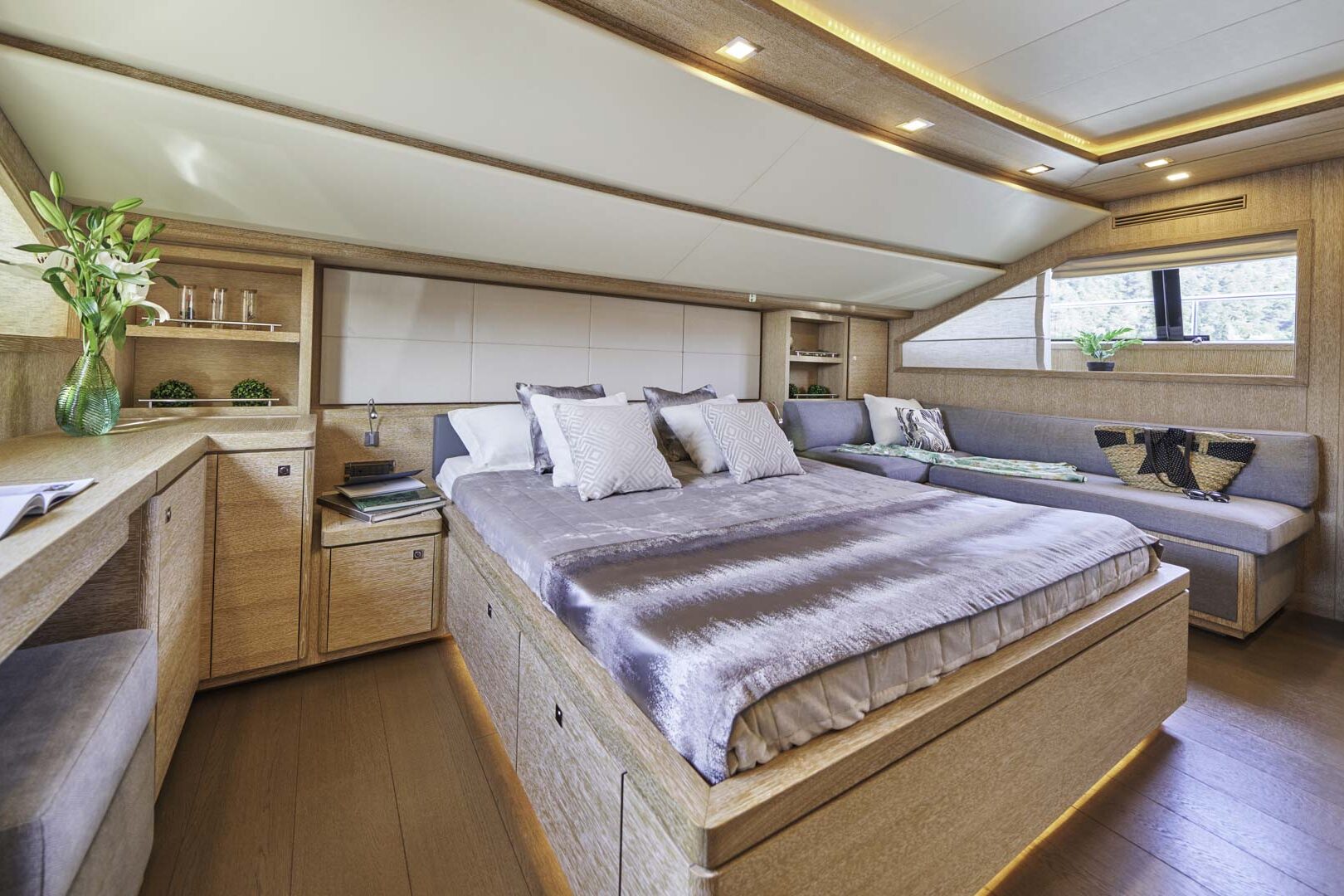 Acceptus Master cabin-1