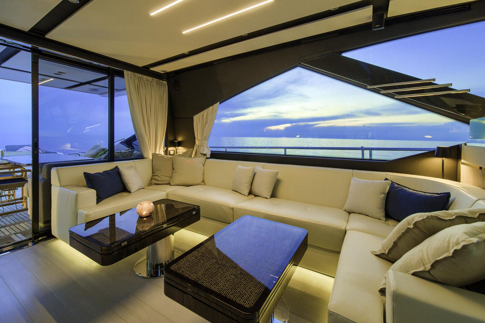 Azimut S7 salon lounging area