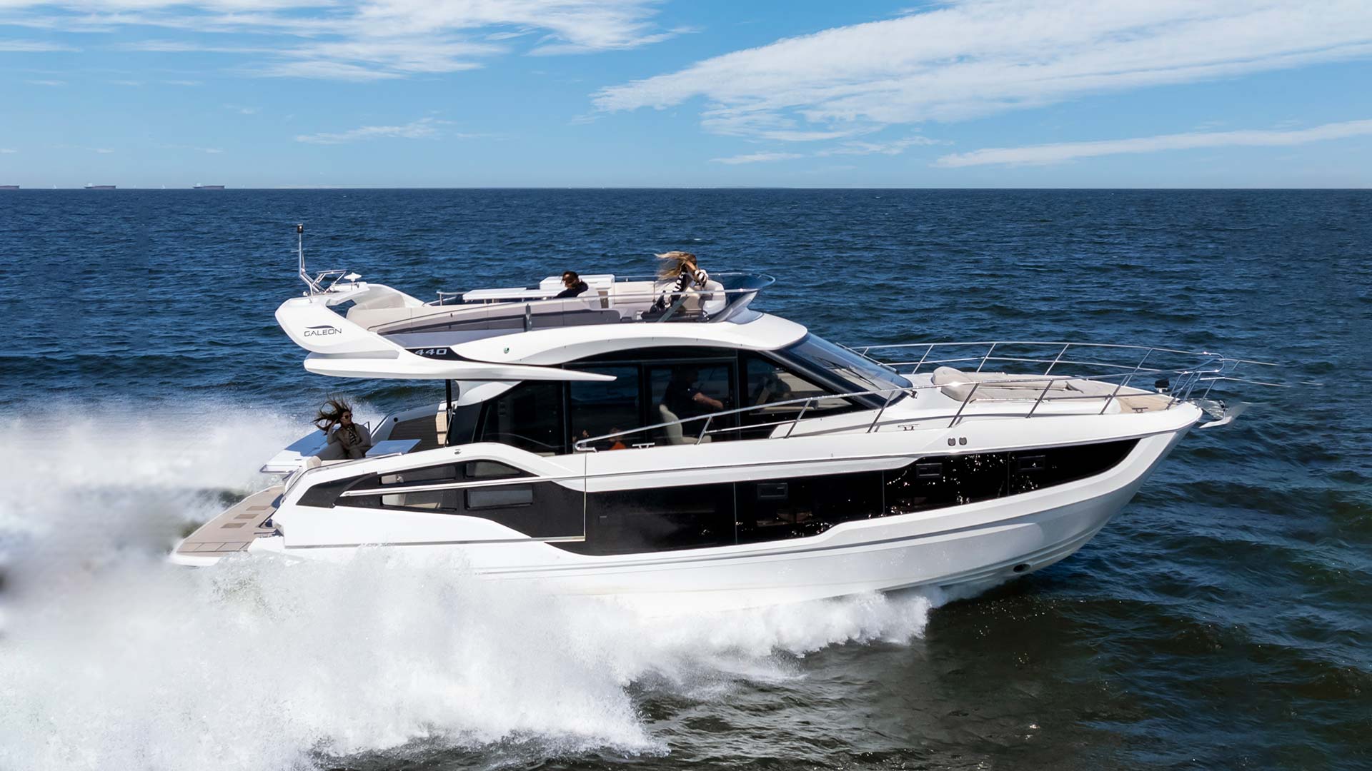 galeon 440 fly