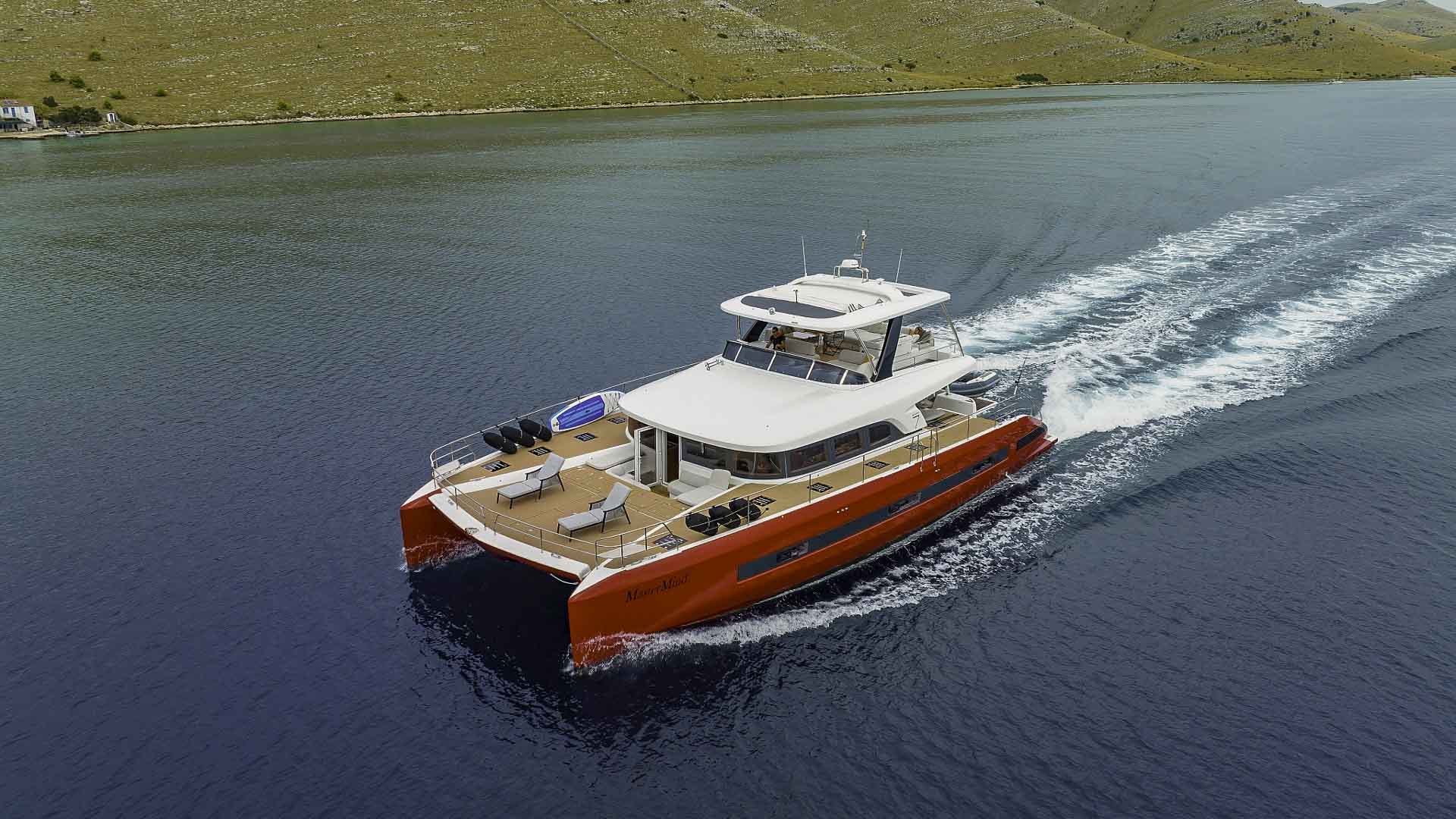 signature 4000 catamaran