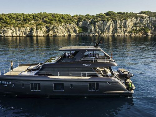 Luxury catamaran Sunreef 70 Power cruising