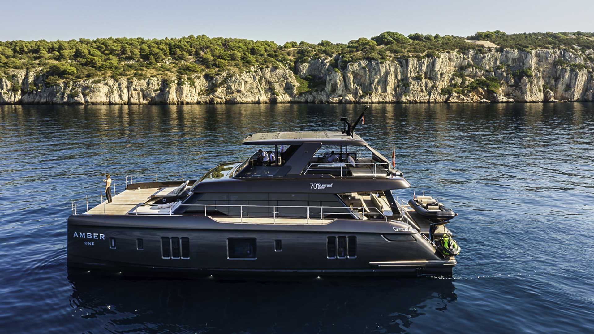 Luxury yacht Benetti Happy Me sunset port side