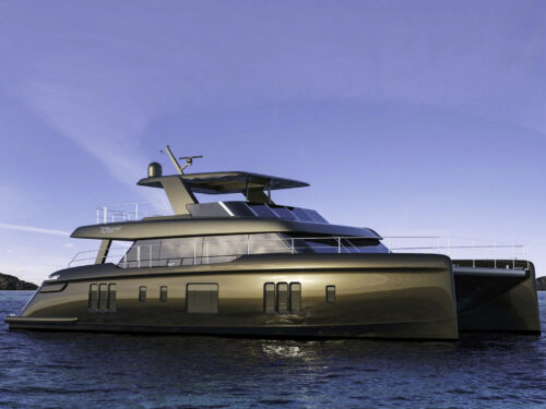 Luxury catamaran Sunreef 70 Power starboard view