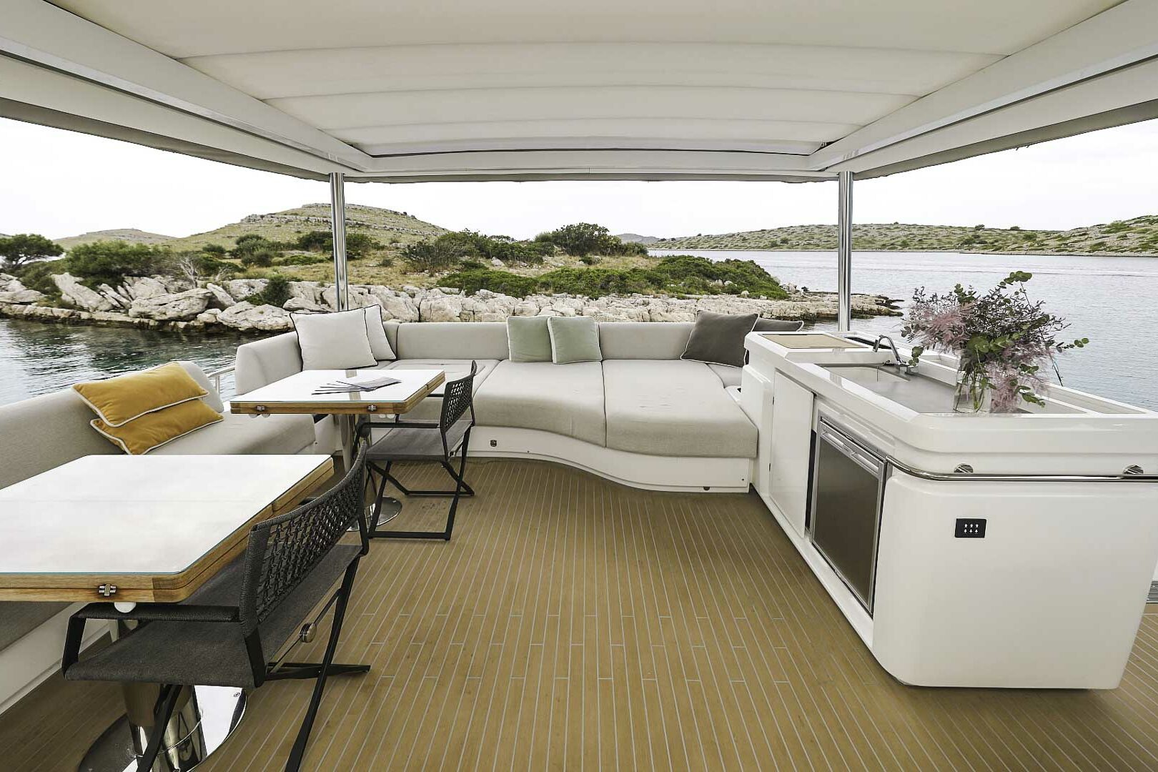 Lagoon Sixty 7 flybridge