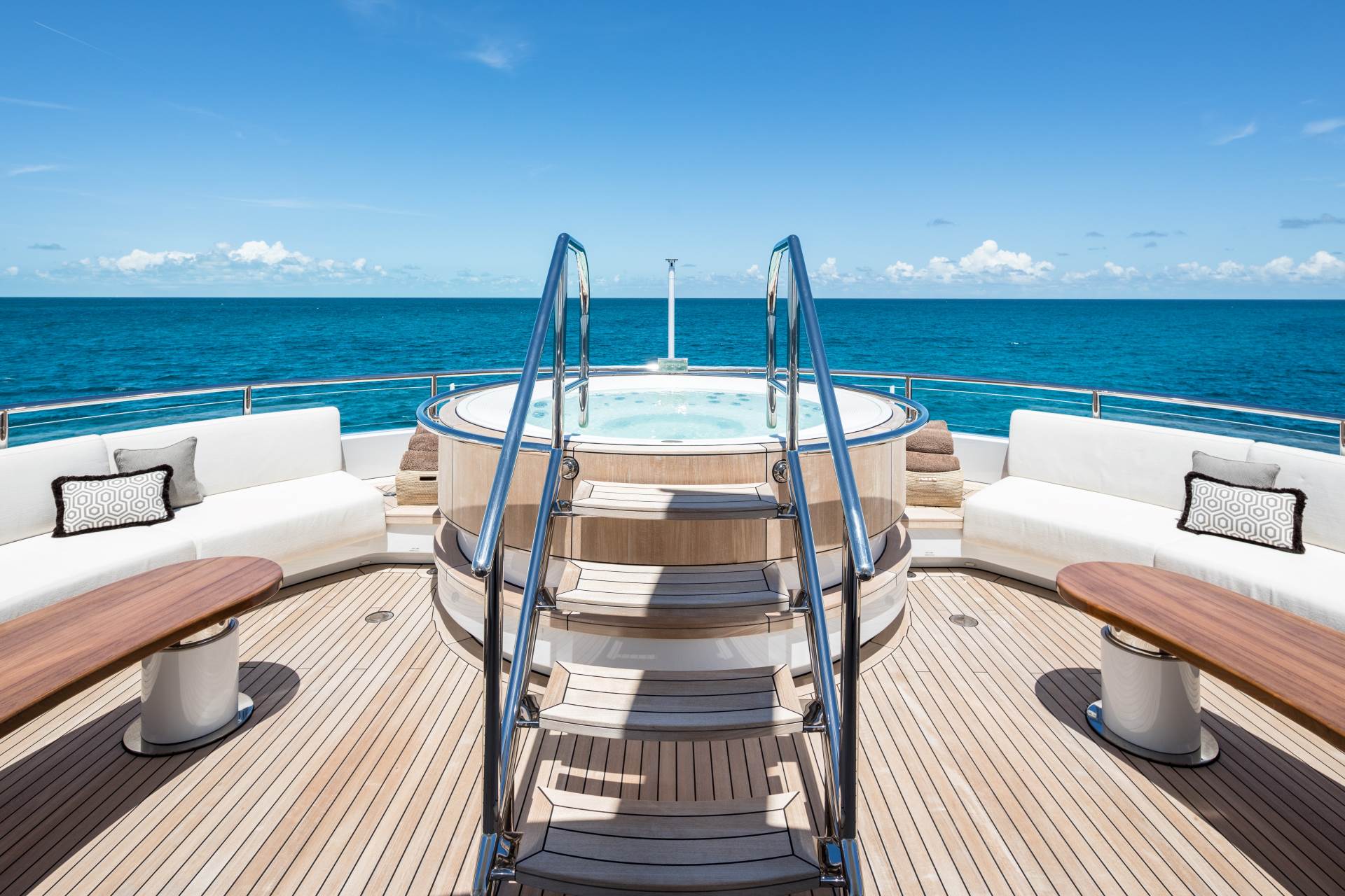 Benneti Calex sun deck