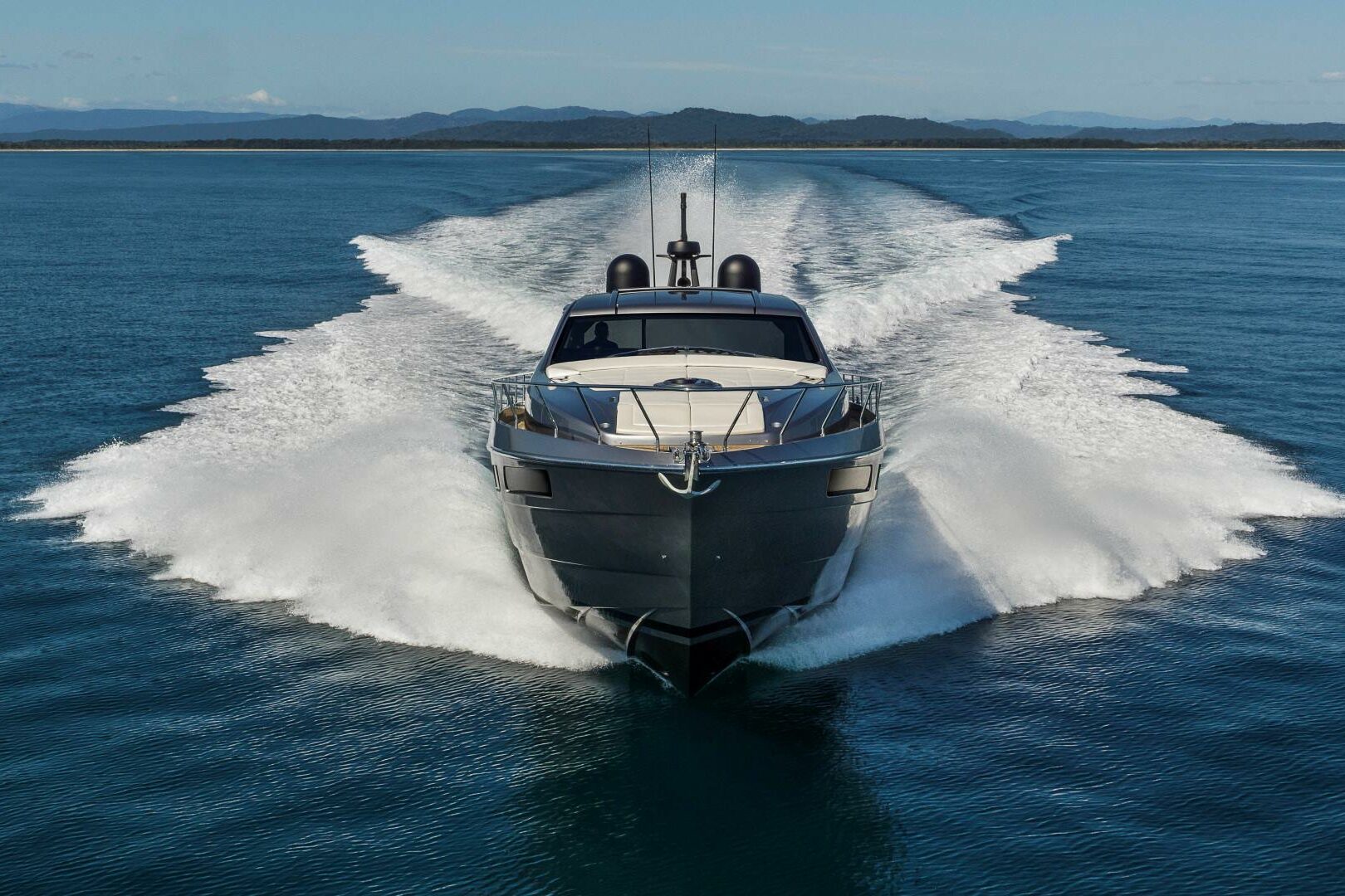 Pershing 6X cruising