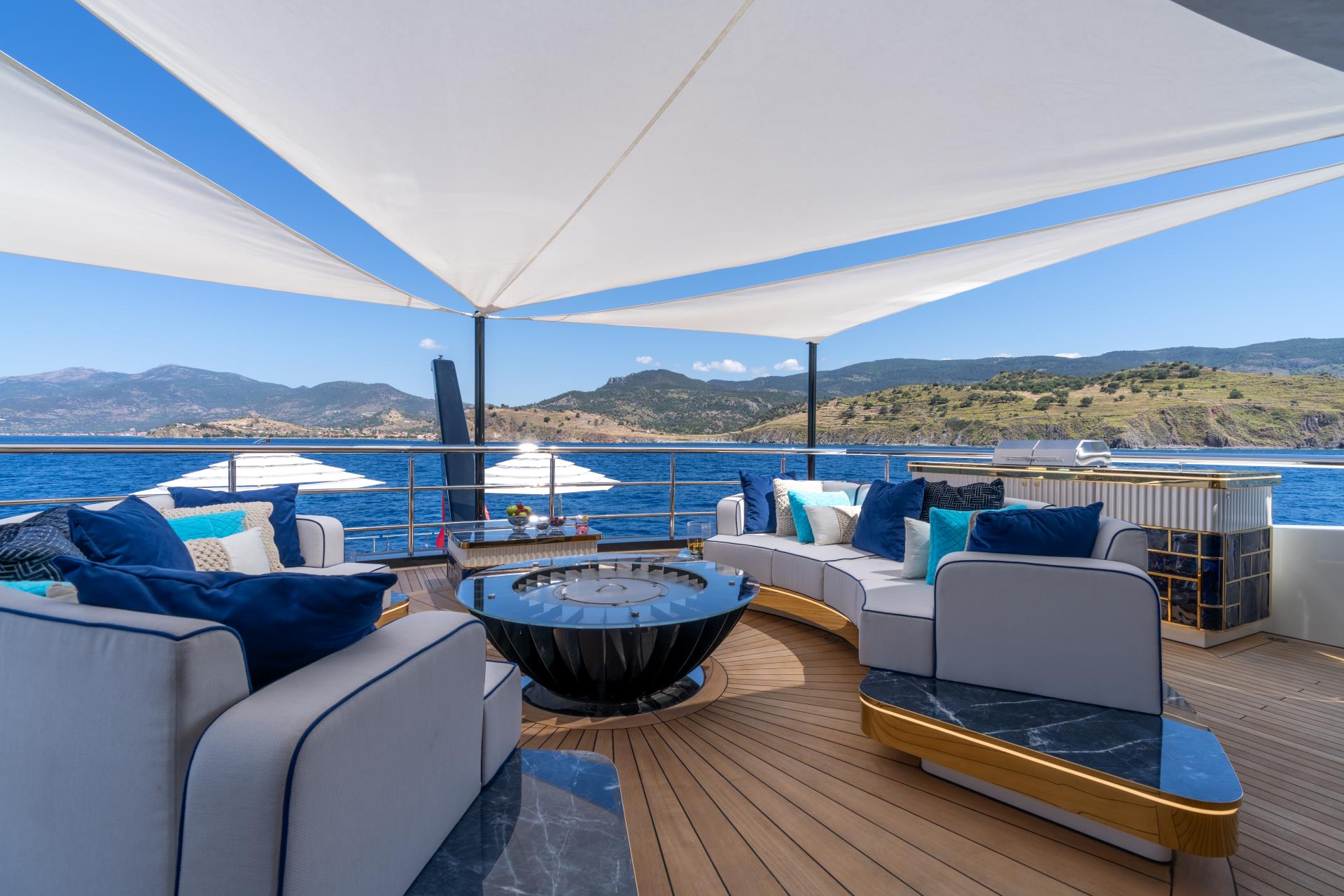 superyacht leona price