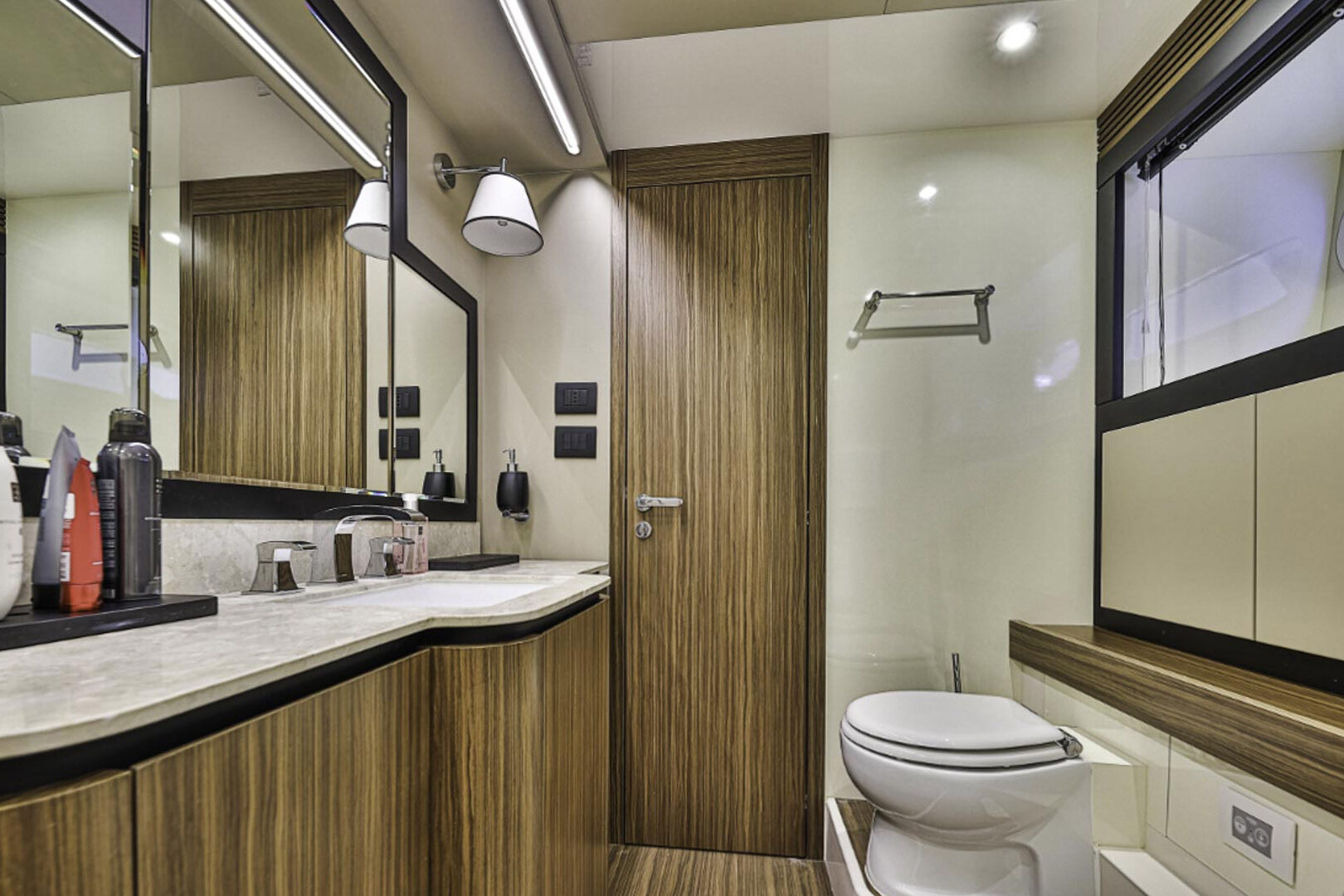 Bollinger Master toilet