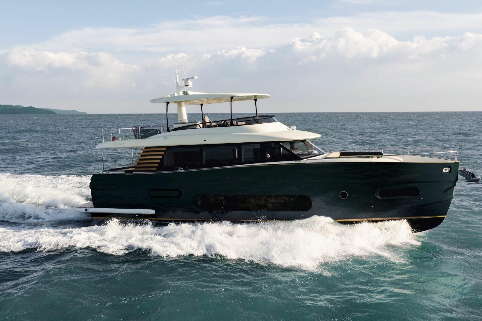 Azimut Magellano 66 motor yacht