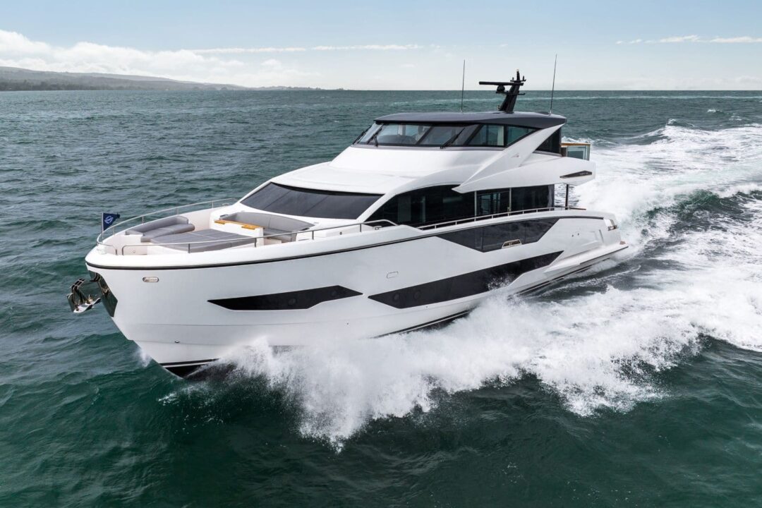 Sunseeker Ocean 182 cruising