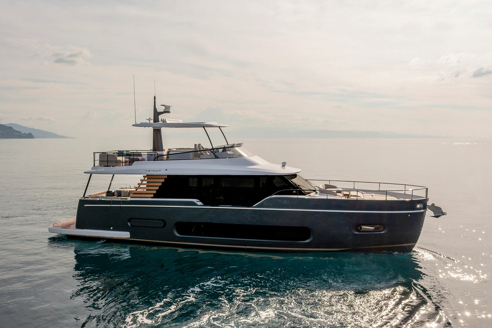 Azimut Magellano 60 side view