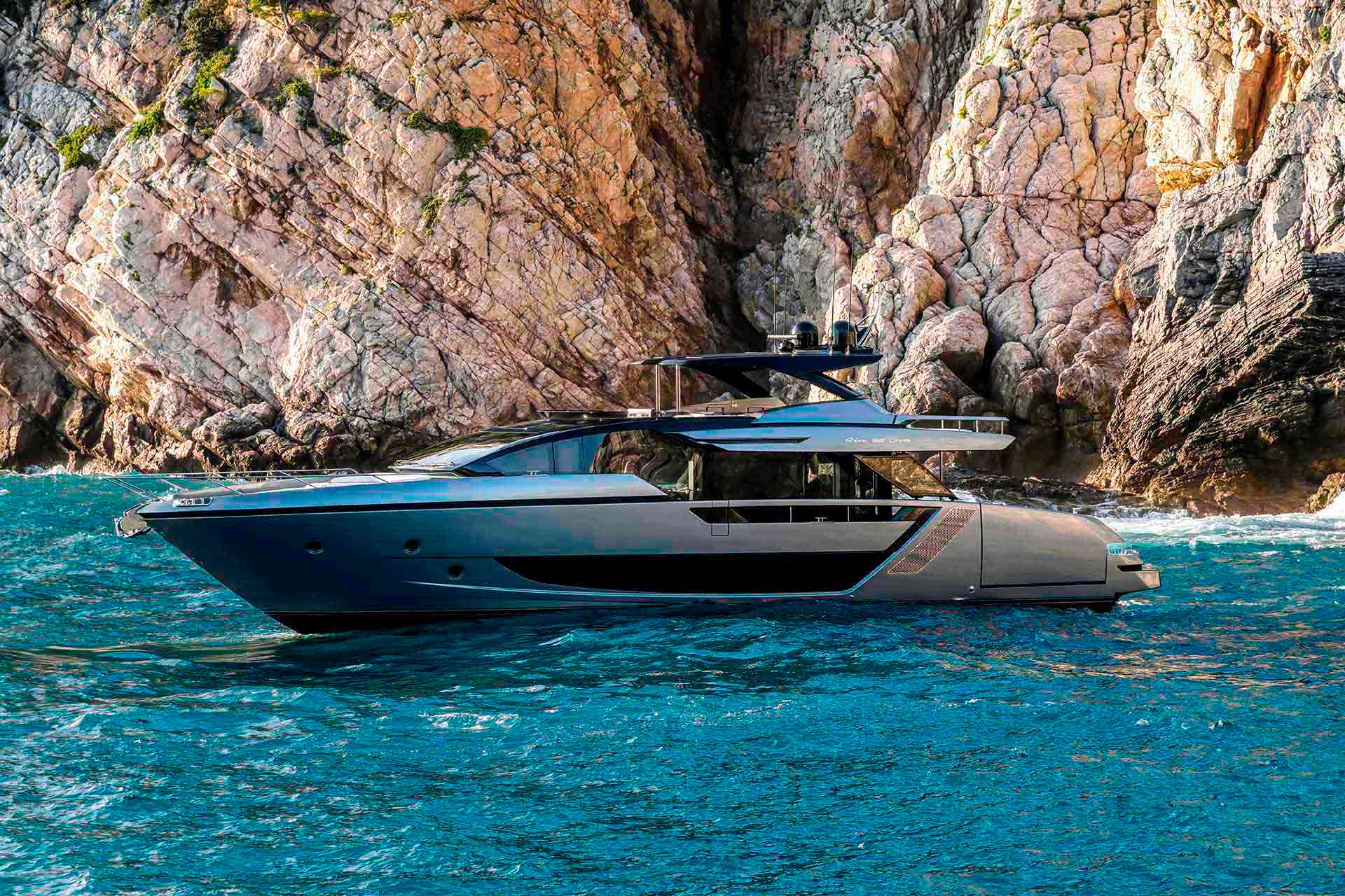 Riva 82 Diva side view