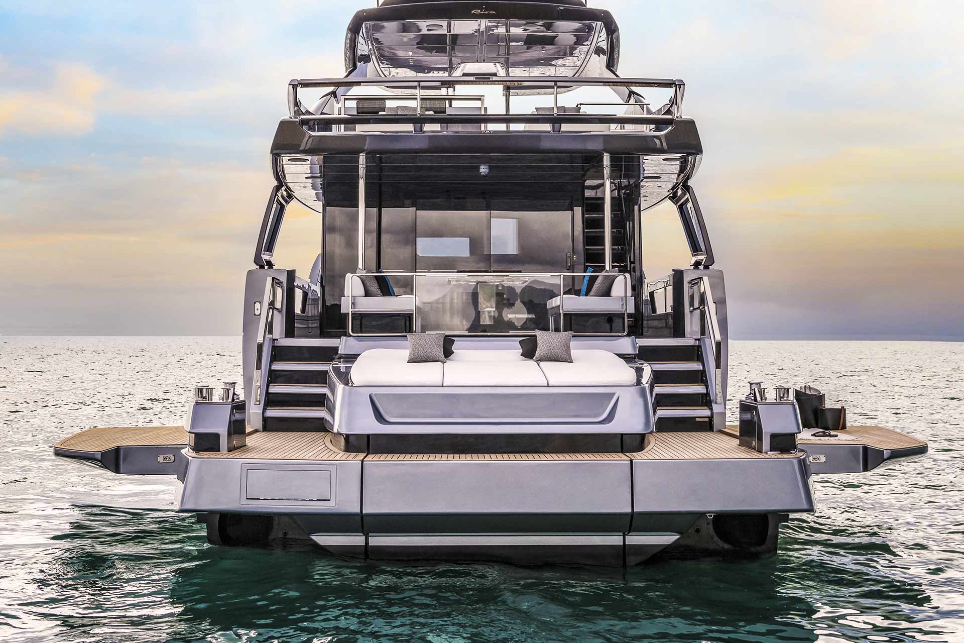 Riva 82 Diva aft platform