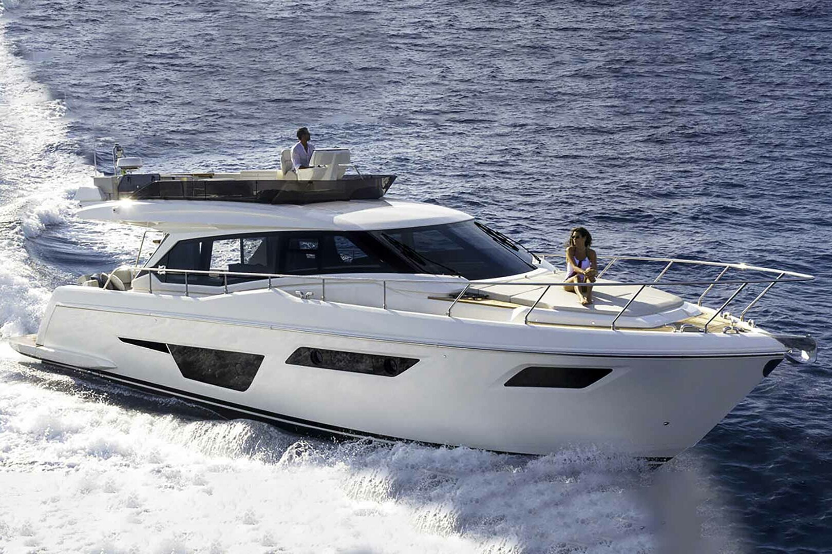 Motor boat Ferretti Yachts 500 running