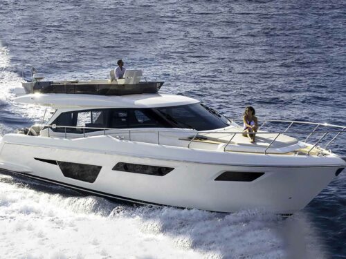 Motor boat Ferretti Yachts 500 running