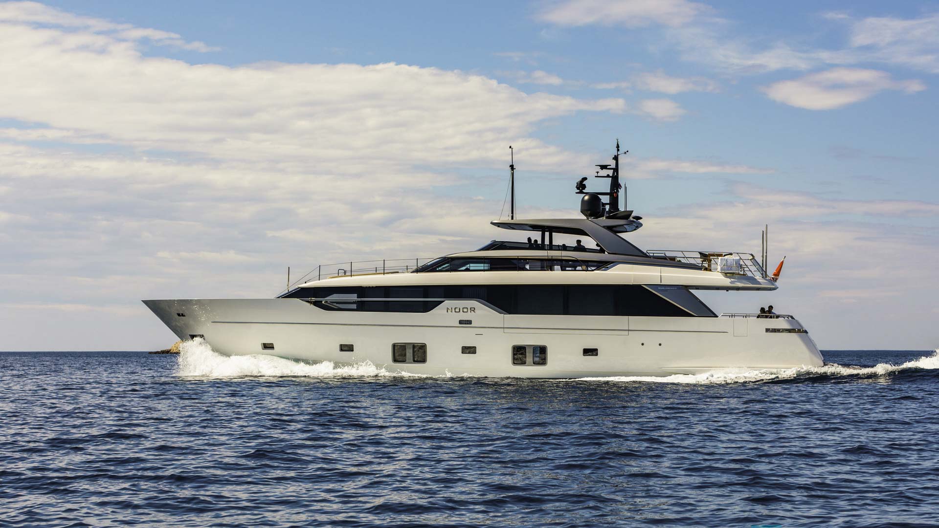 Luxury yachting Noor II main