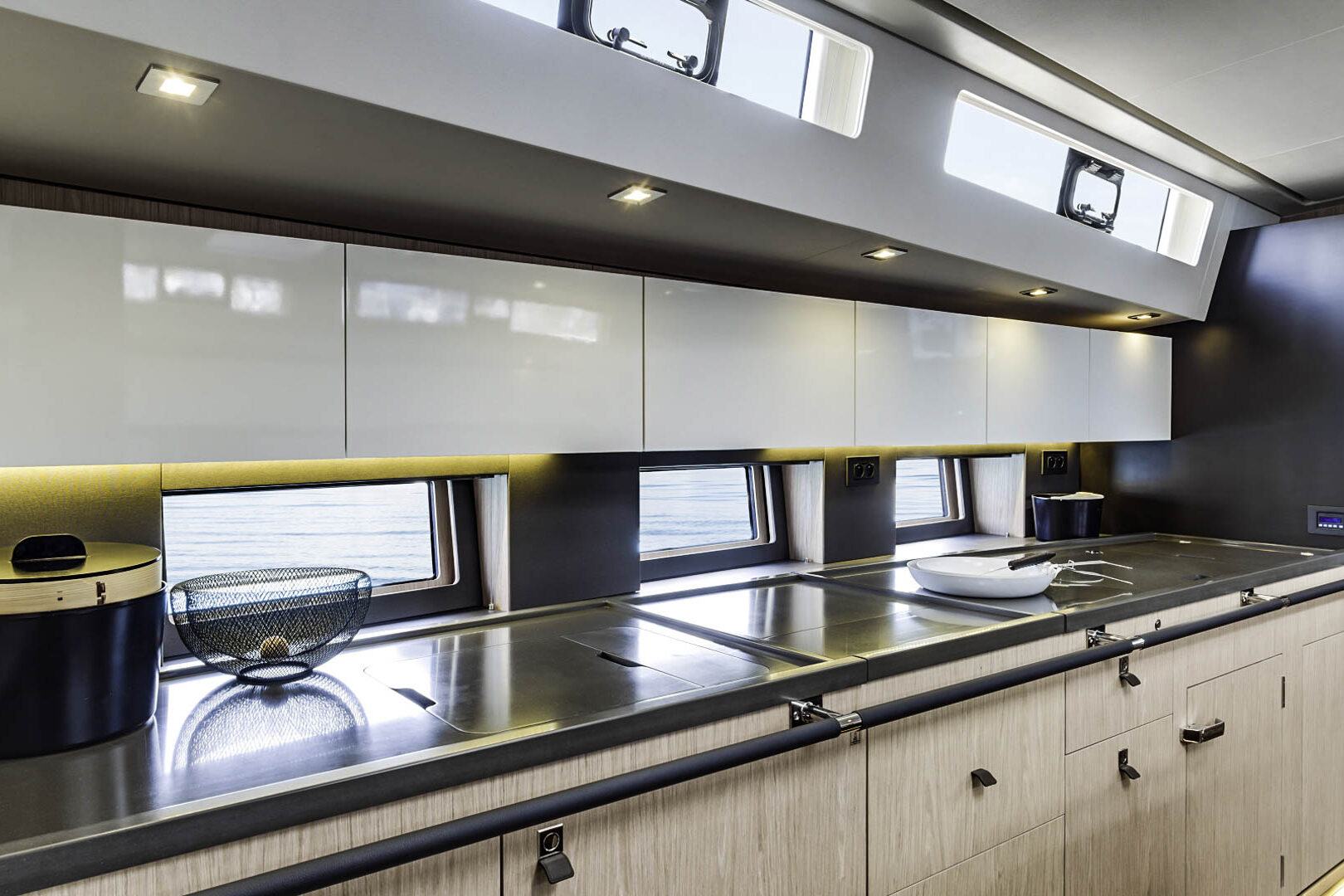 Oceanis Yacht 62 kitchen