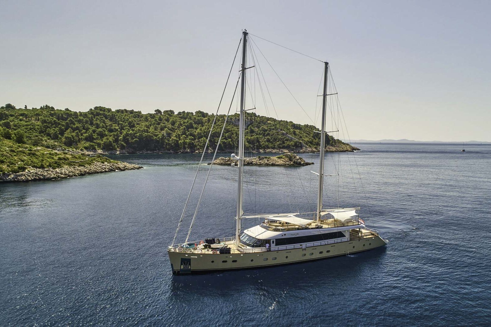 Luxury sailing yacht MarAllure cruising