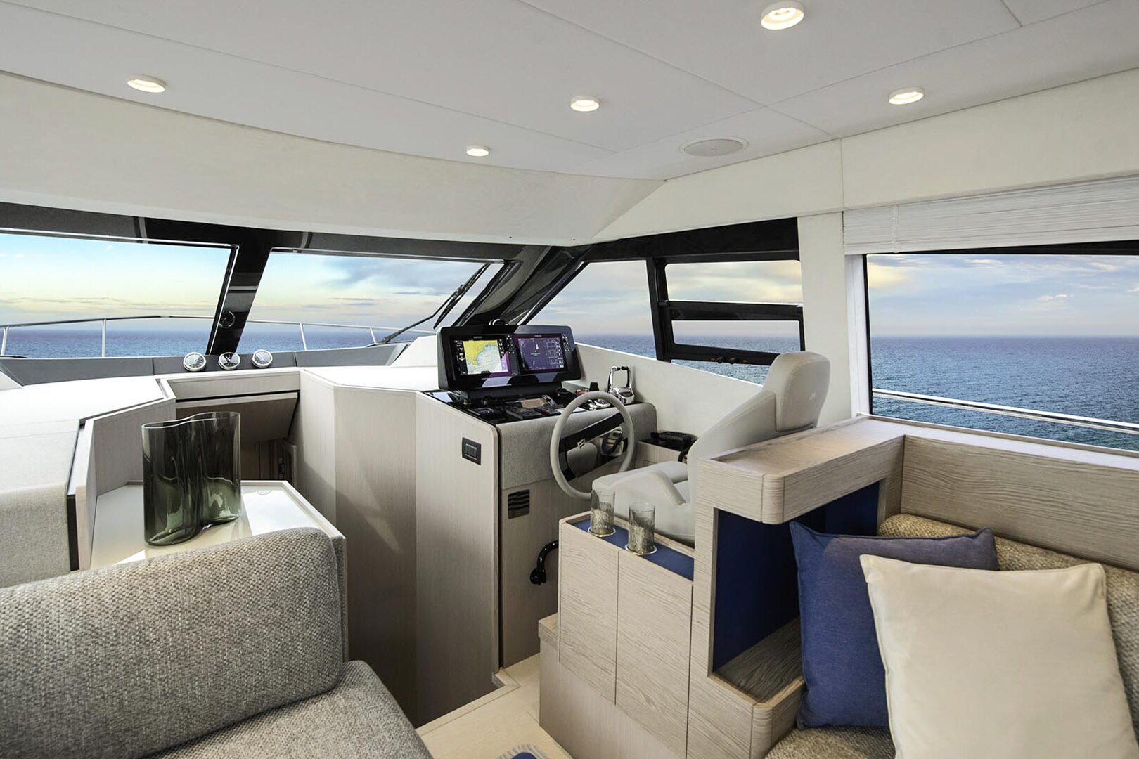 Ferretti Yachts 500 helm station