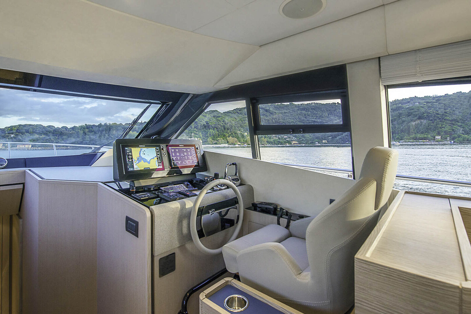 Ferretti Yachts 500 helm station close view