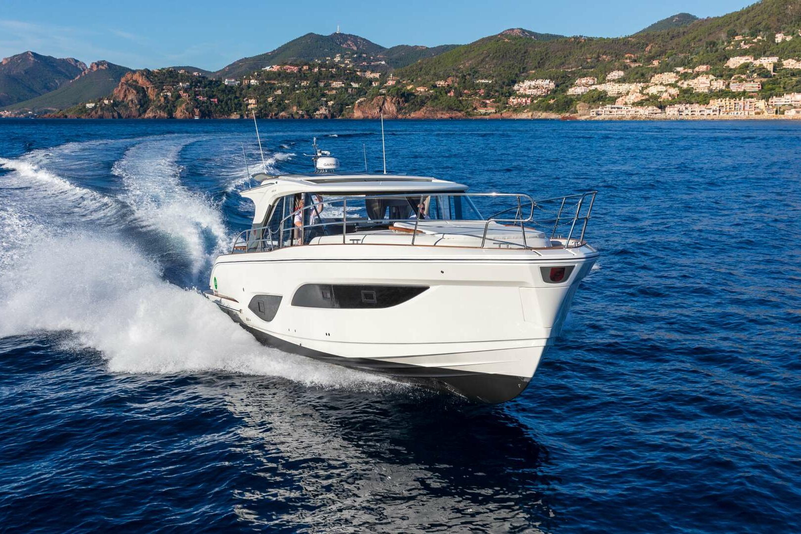 Marex 440 Gourmet Cruiser running