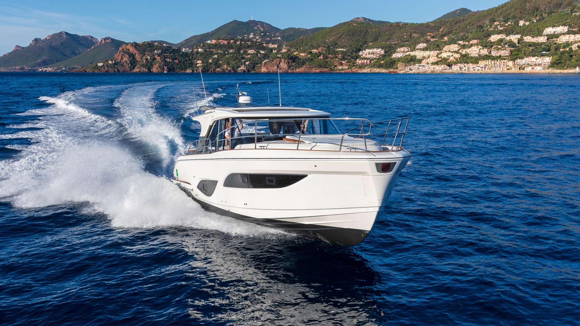 Marex 440 Gourmet Cruiser running