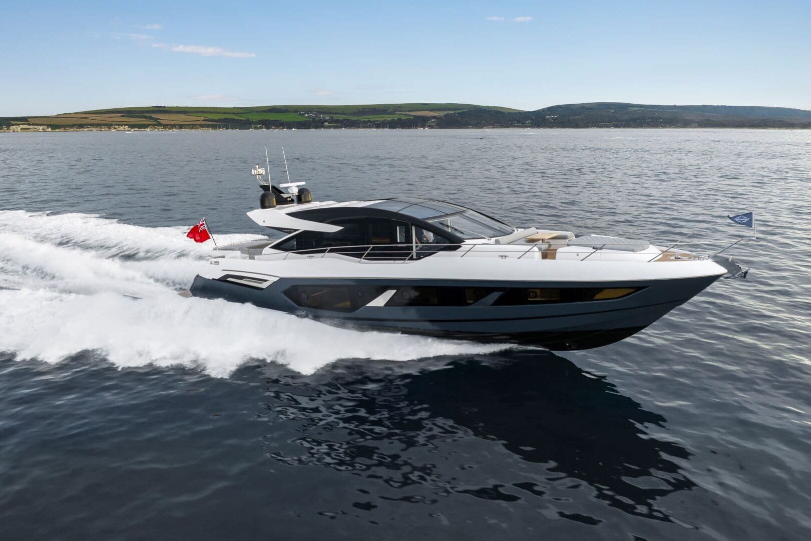 Sunseeker-Predator 75 exterior running