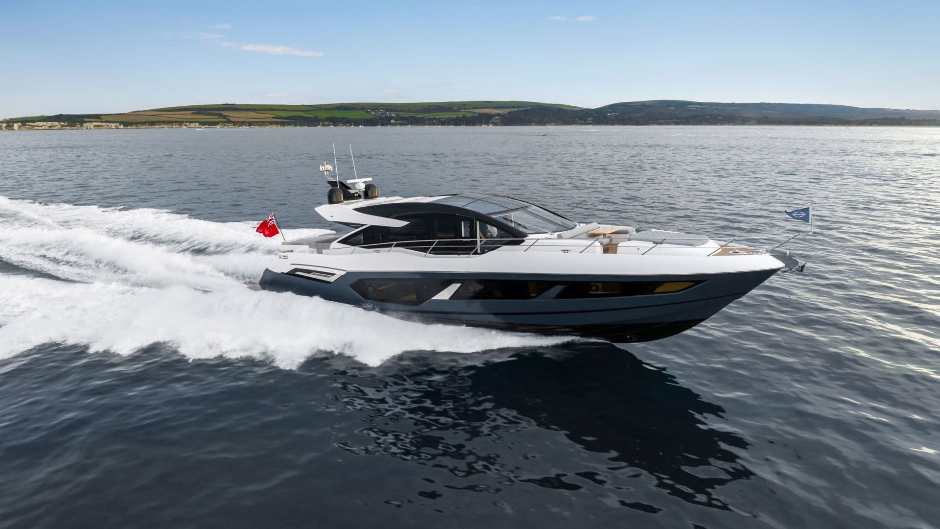 Sunseeker-Predator 75 exterior running