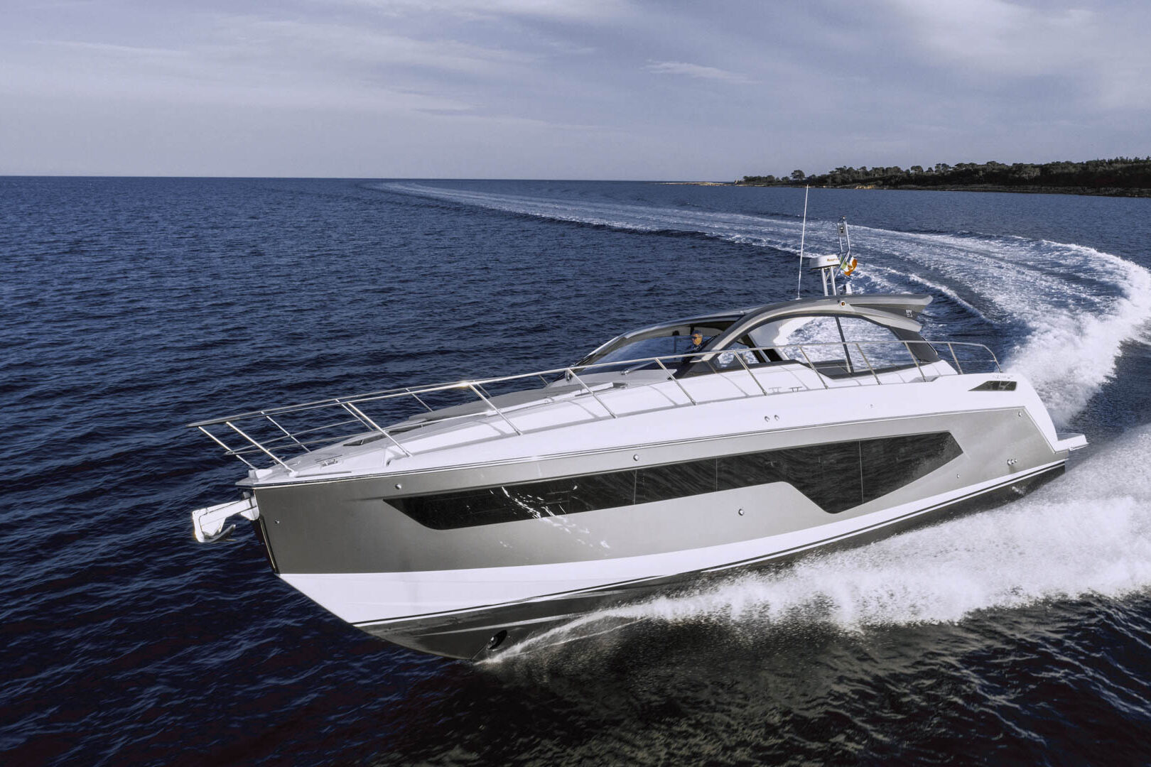 Motor boat Azimut Atlantis 51 fast running