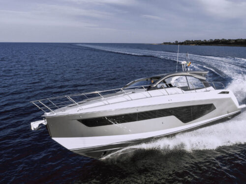 Motor boat Azimut Atlantis 51 fast running