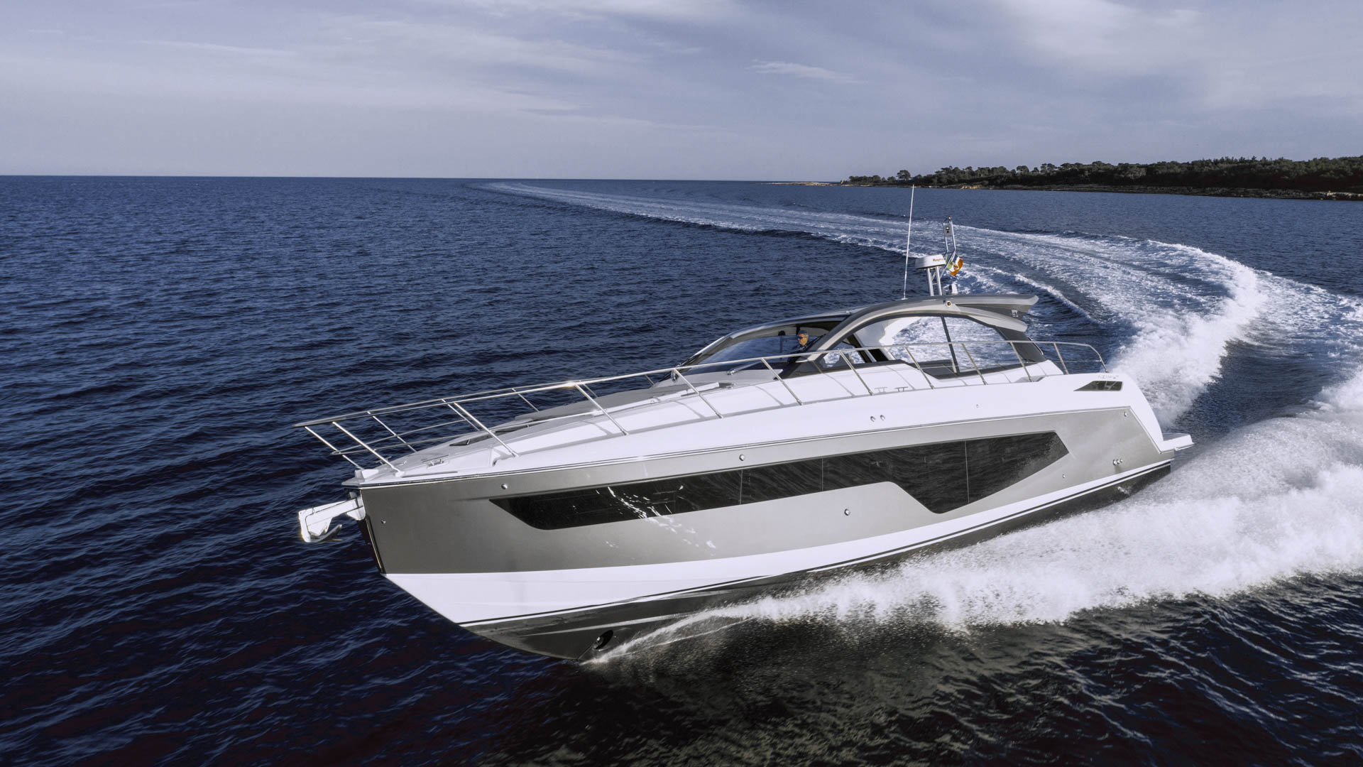 Motor boat Azimut Atlantis 51 fast running