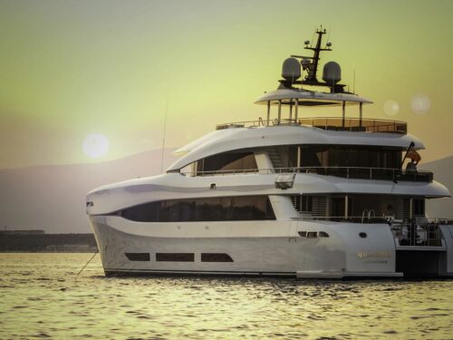 Luxury yacht QUARANTA extrernal view