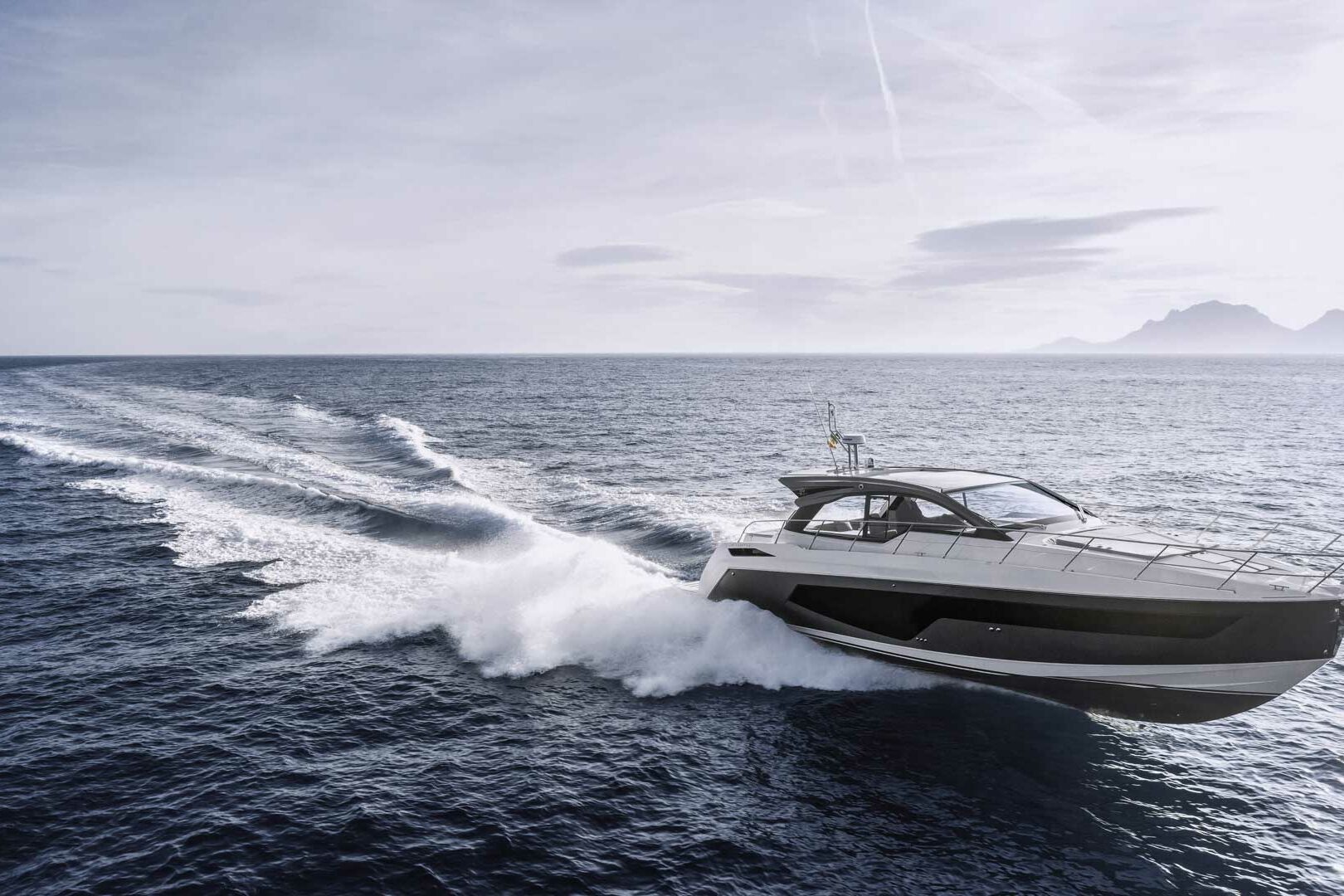 Motor boat Azimut Atlantis 51 side running