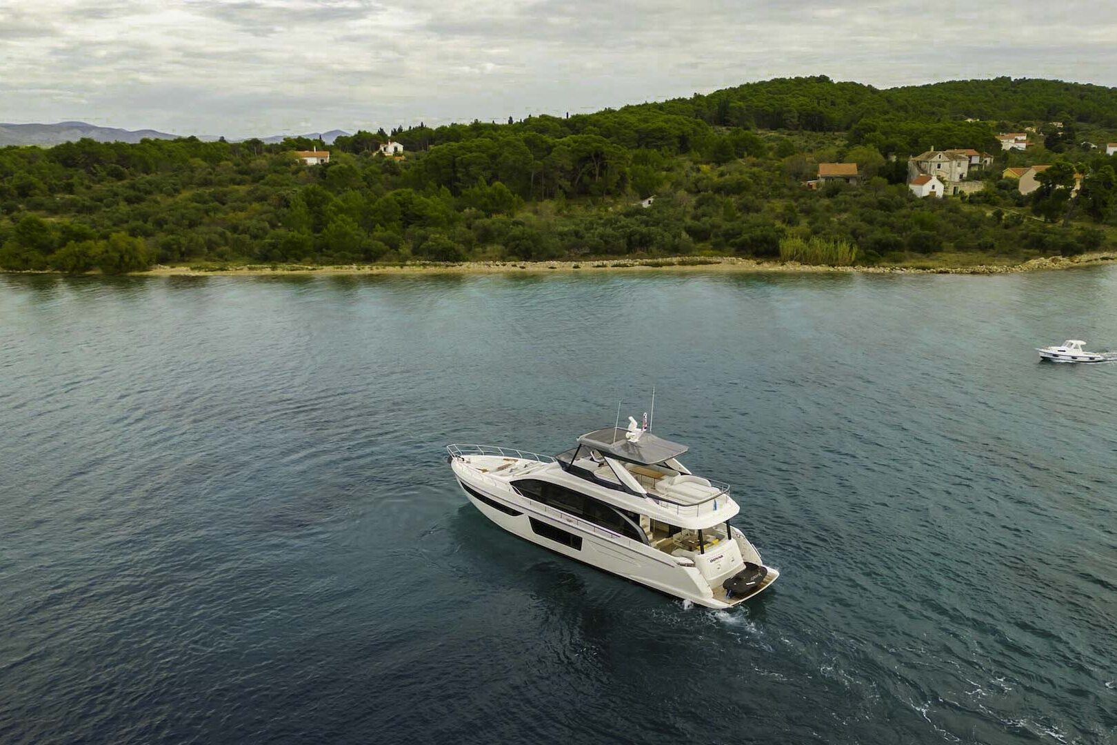 Azimut 68 Fly view from above