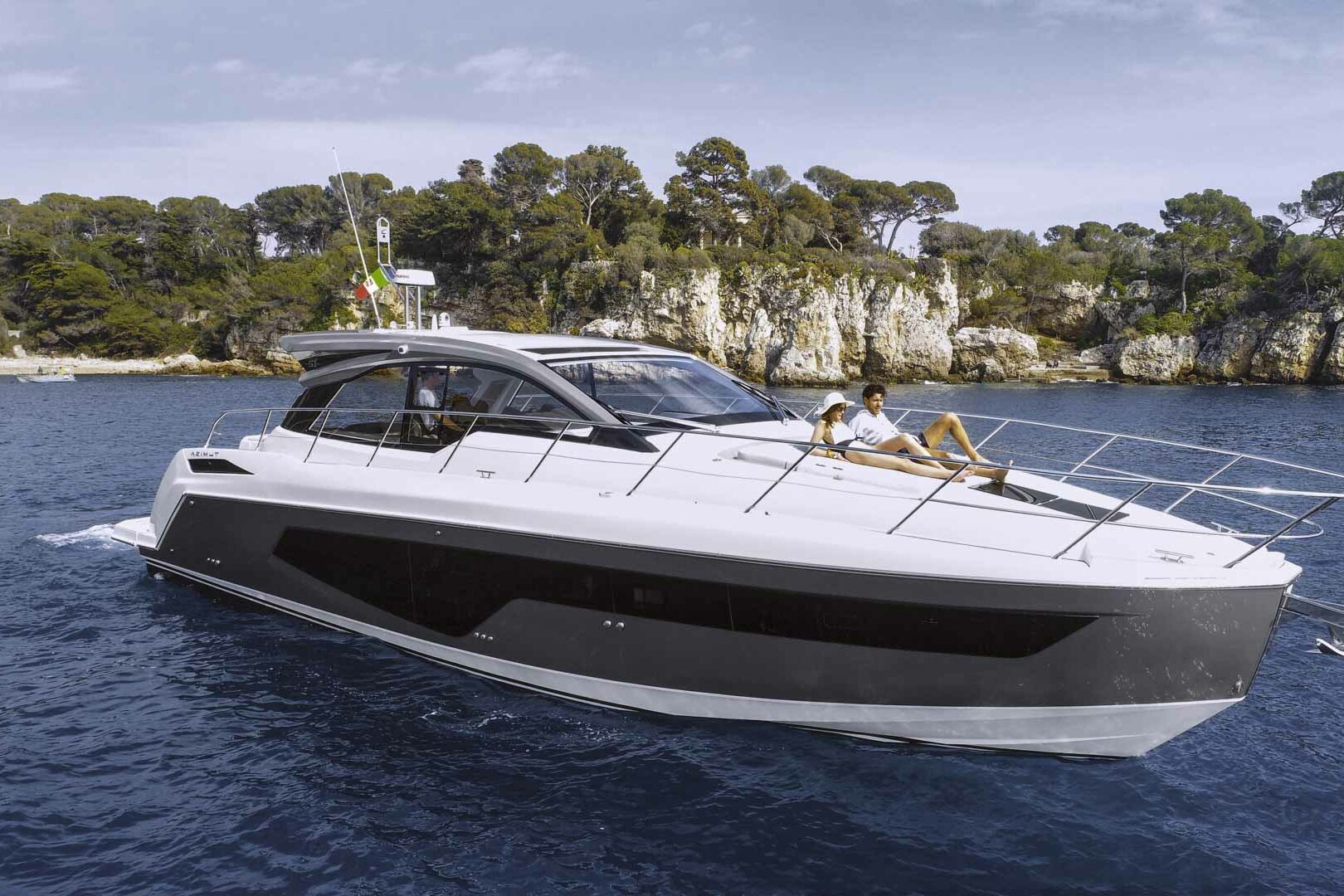 Azimut Atlantis 51 anchored