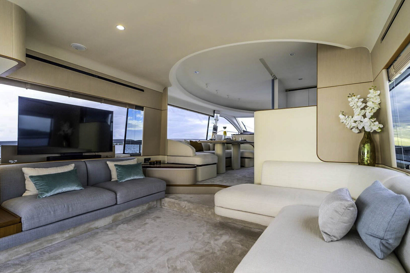 Azimut 68 Fly salon detail with dining area