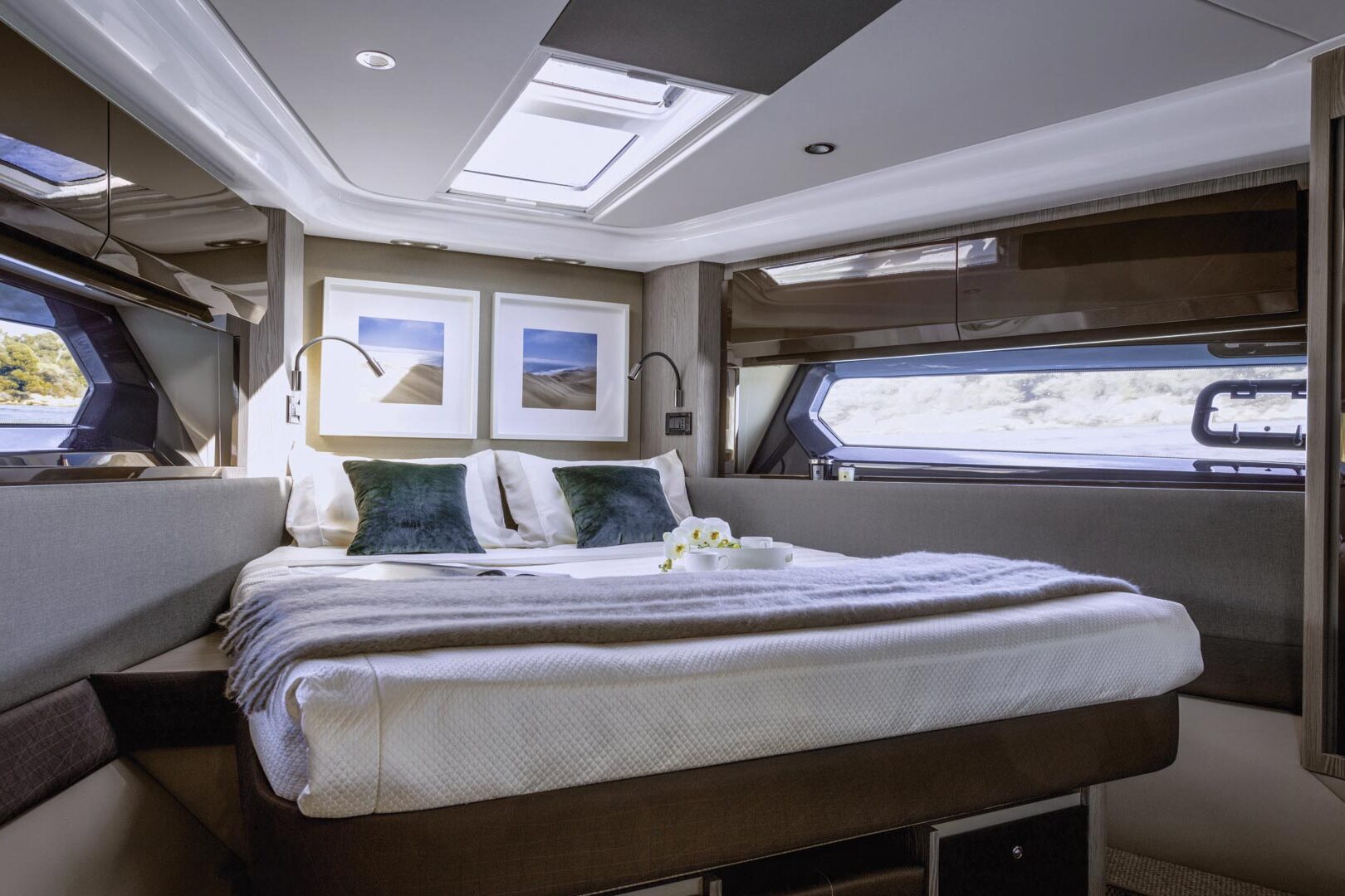 Azimut Atlantis 51 Master cabin