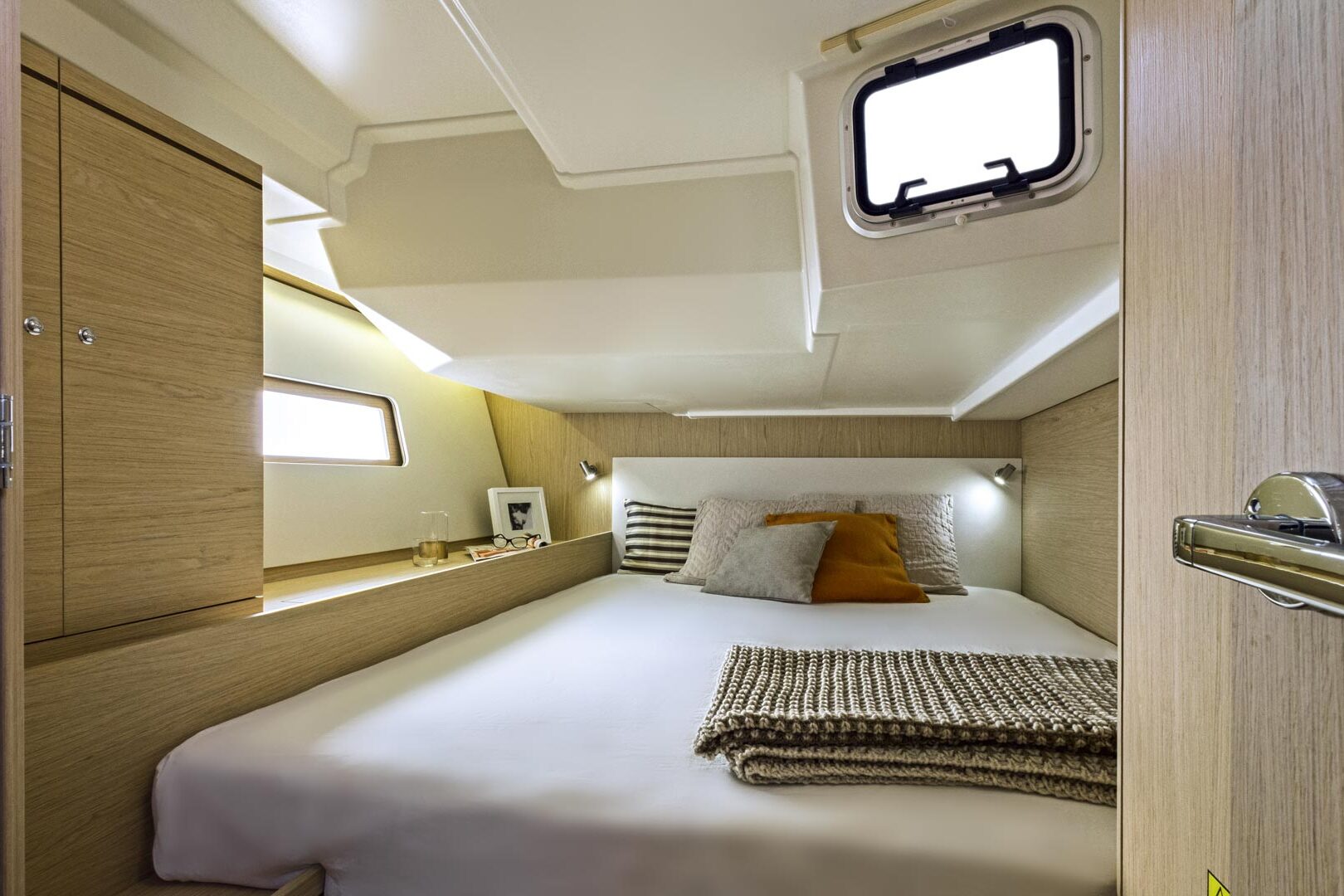 Oceanis 51.1 cabin