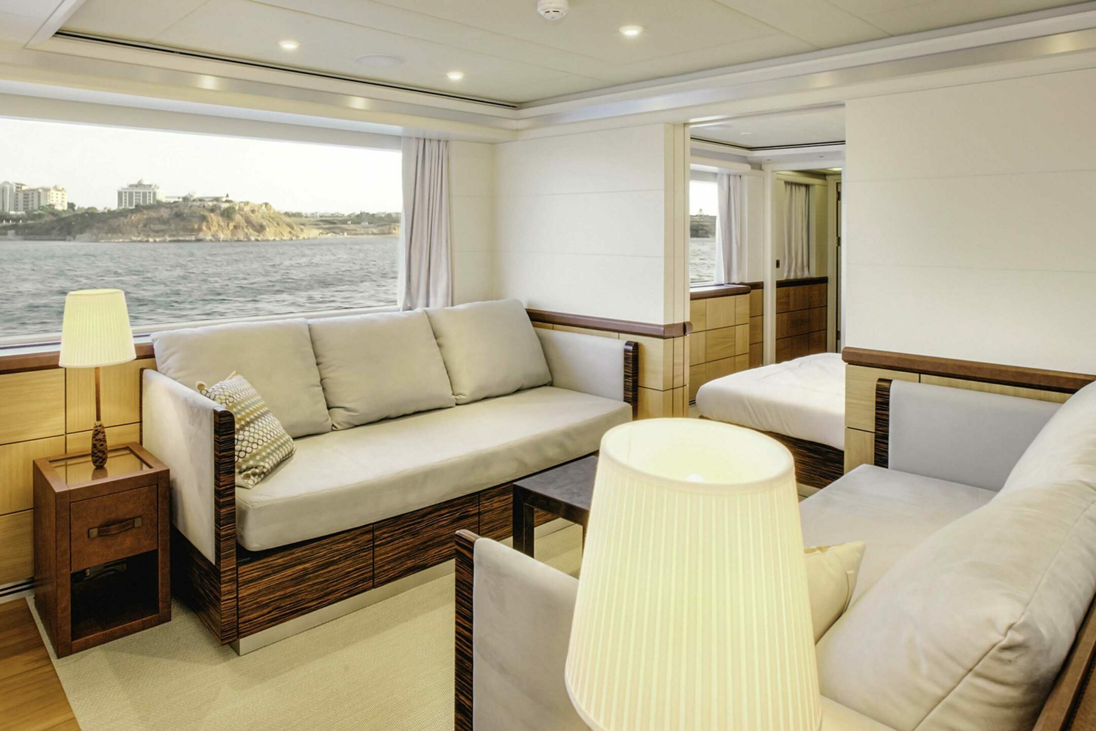Luxury yacht QUARANTA suite