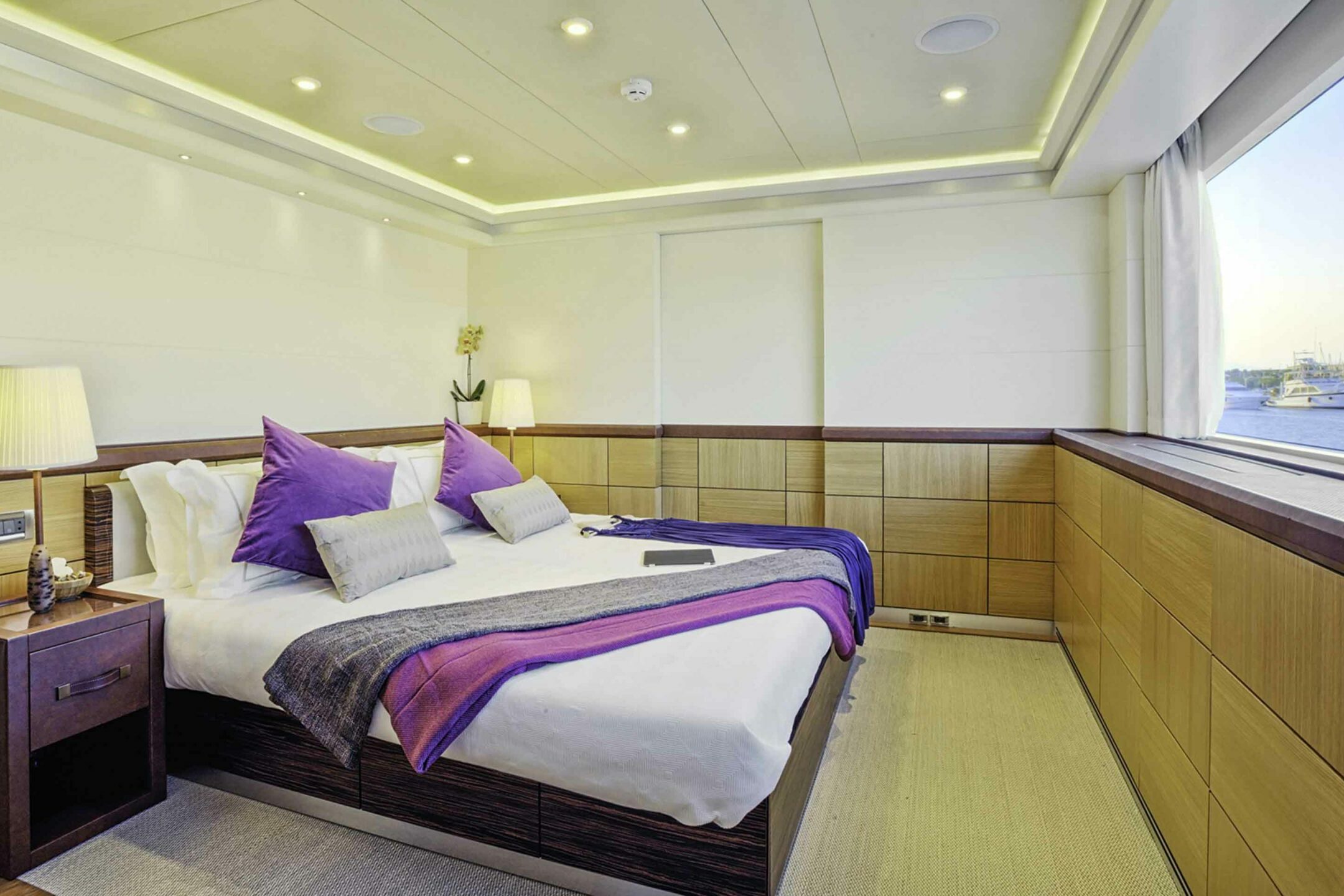 Luxury yacht QUARANTA double cabin