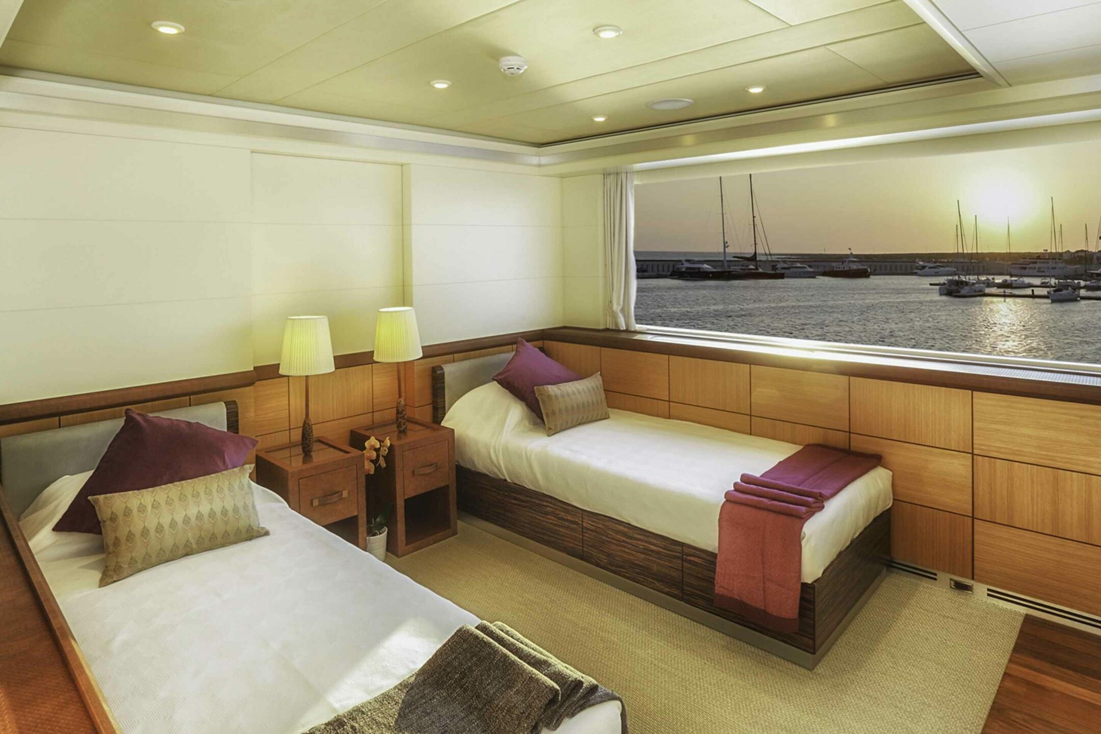 Luxury yacht QUARANTA Twin cabin