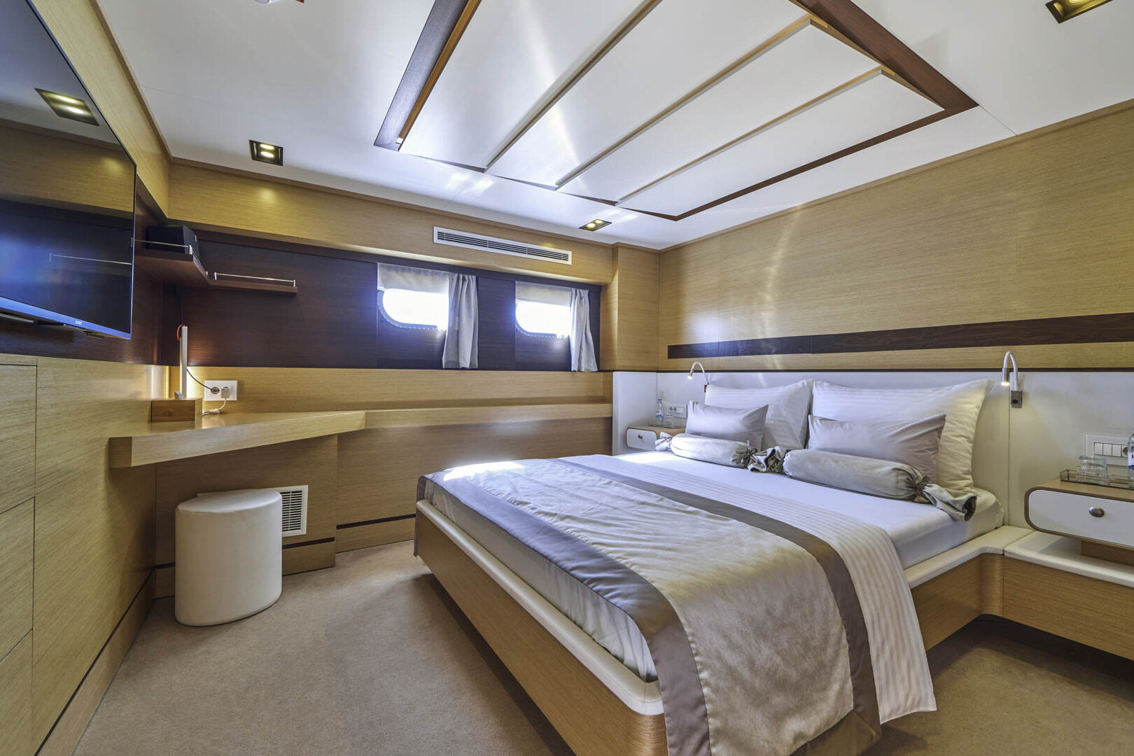 OMNIA Double cabin 1