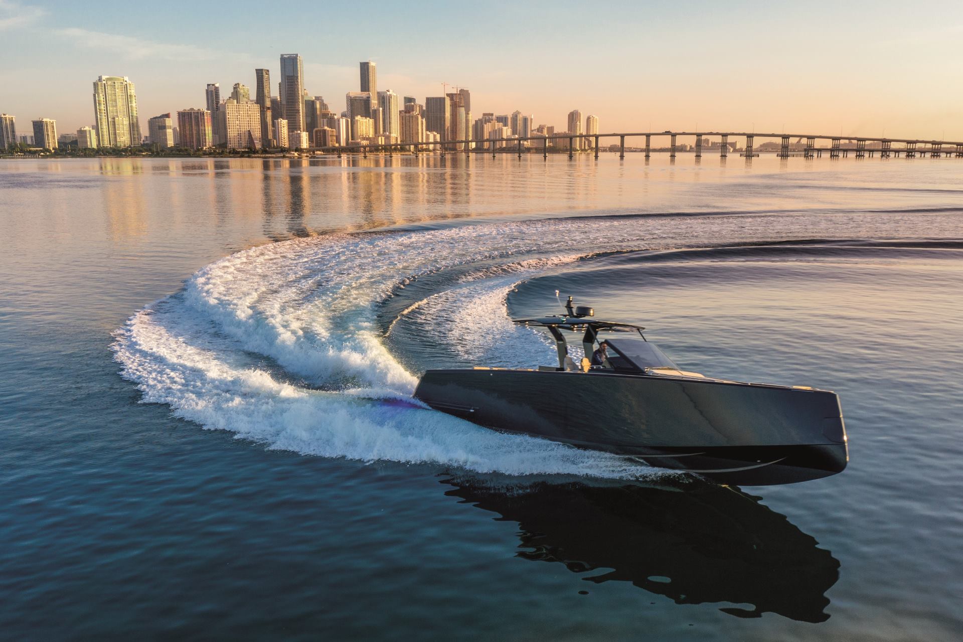 Motor yacht Pardo 43